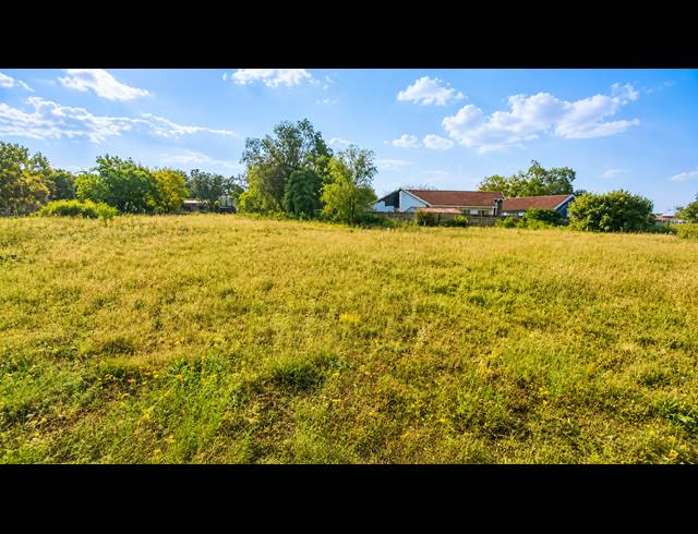 1,020M² VACANT LAND FOR SALE IN KOOKRUS
